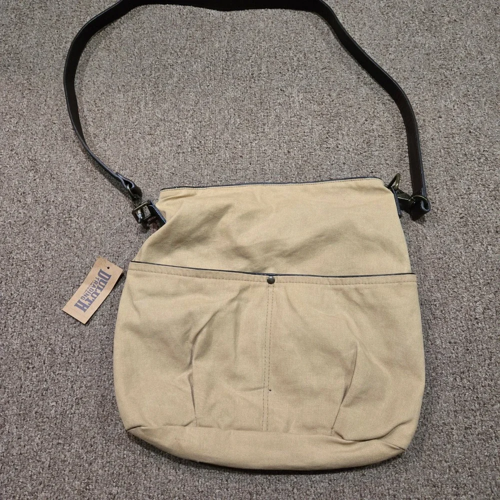 Duluth Trading Oil Cloth Bag Womens Medium‎ Tan Crossbody Zip Pocket Leather NWT